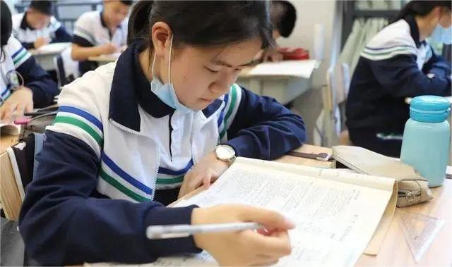 高考复读生迎“坏消息”，升学将变得有难度，高三生再无退路可言.jpg