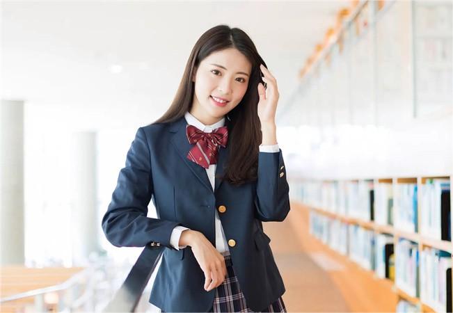 高考复读不愿落后于别人,比付出看谁更努力.jpg