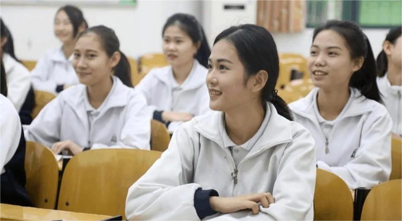 高考复读班该怎么选择.jpg