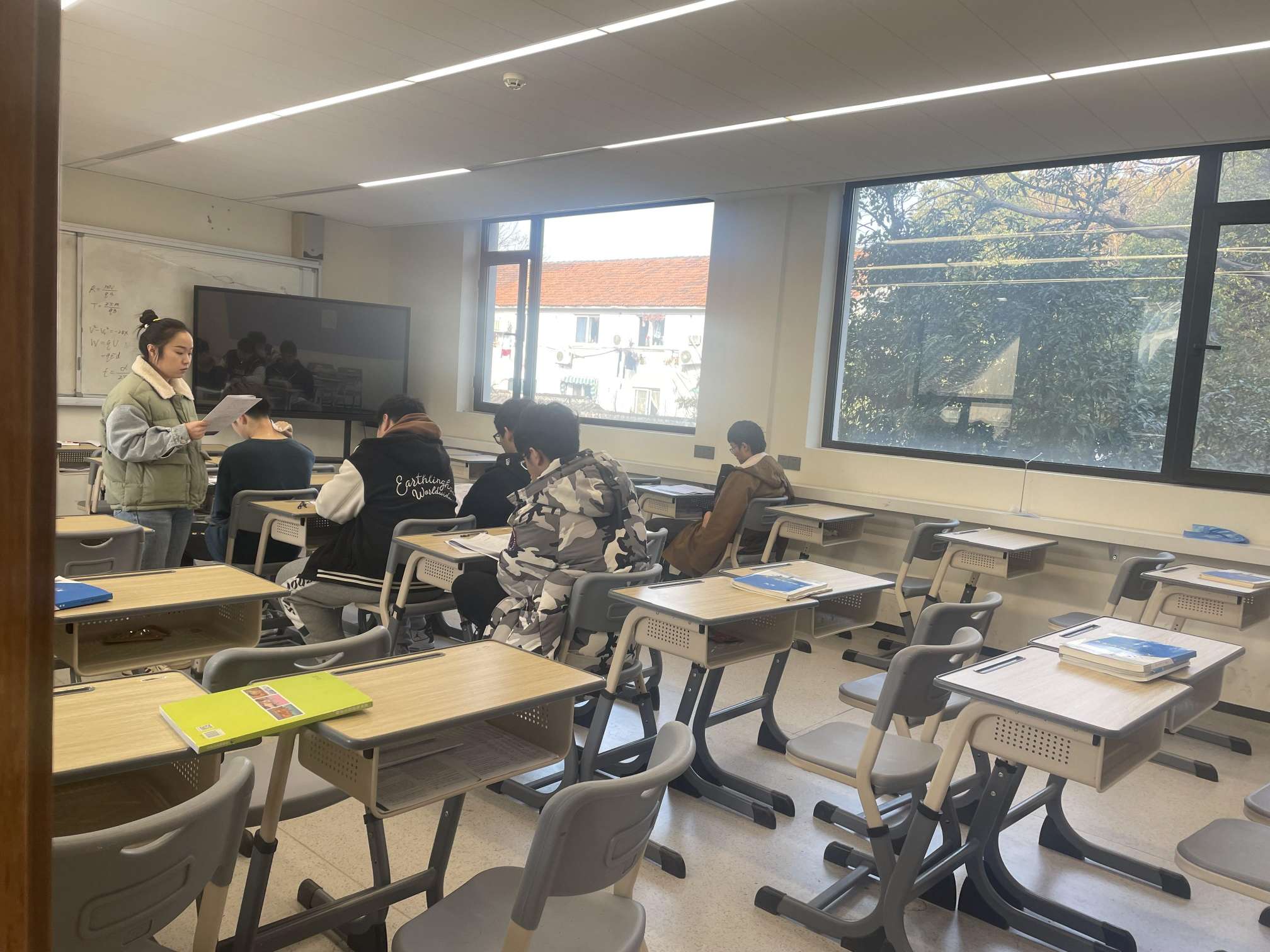 高考复读时，语文基础差的学生怎样才能快速提高语文成绩