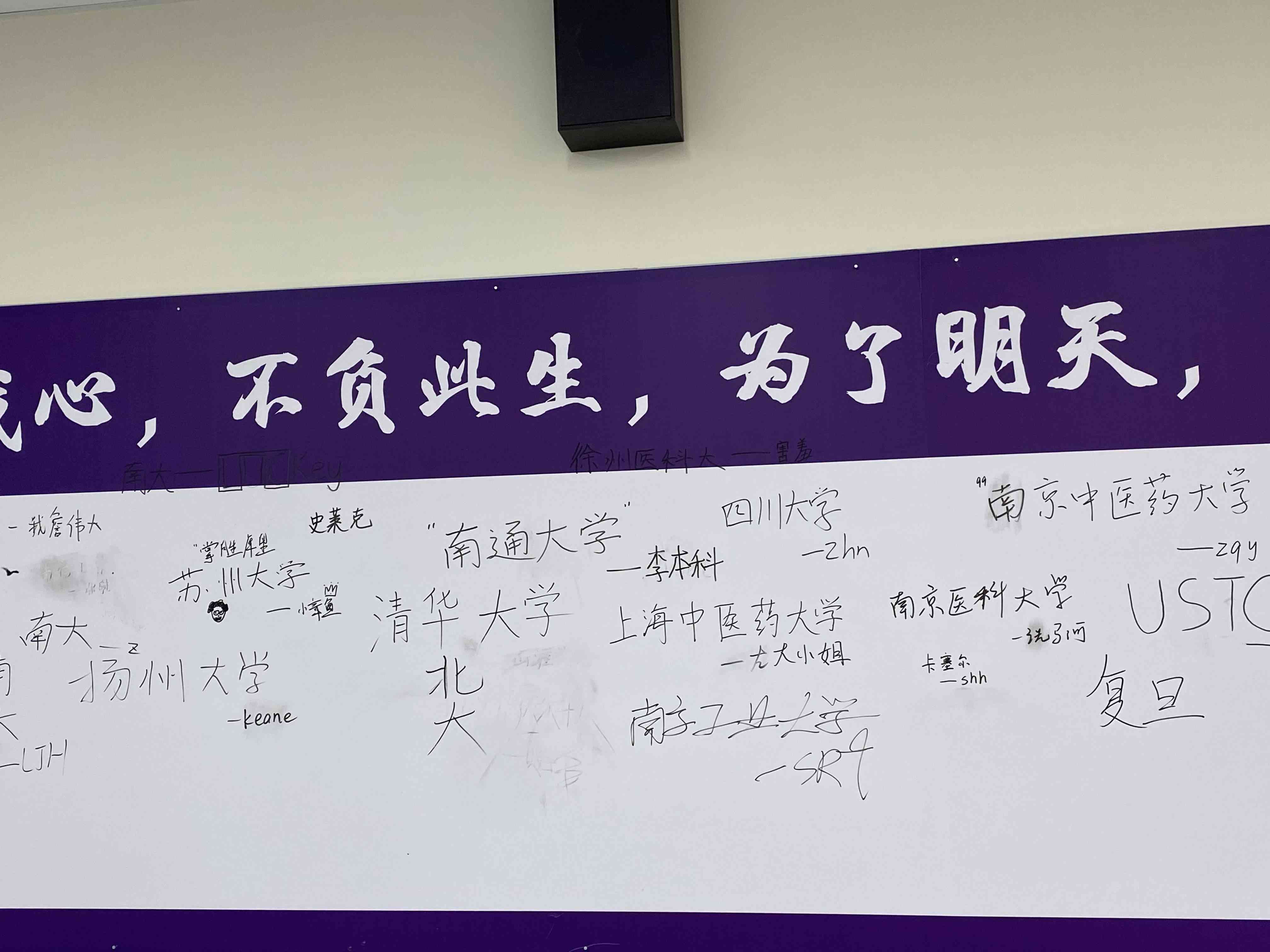 2025高考政策复读生将减迎分政策，哭无泪，应届生拍手叫好 